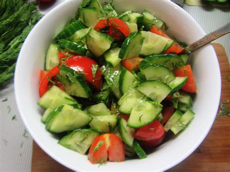 Салат из огурцов и помидоров на зиму с луком и растительным маслом