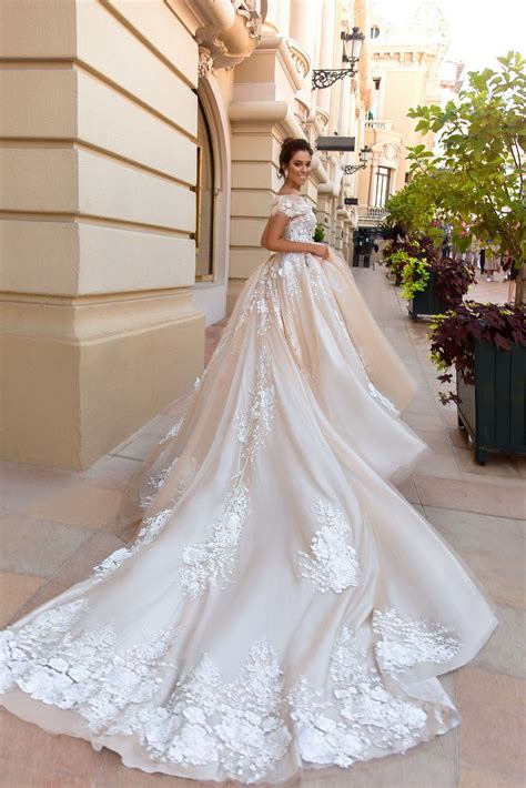 Свадебные платья 2023 фото